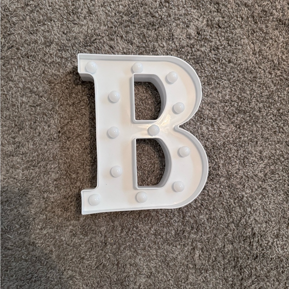 Letter B, home decor, room decor. LED light, with Batteries.